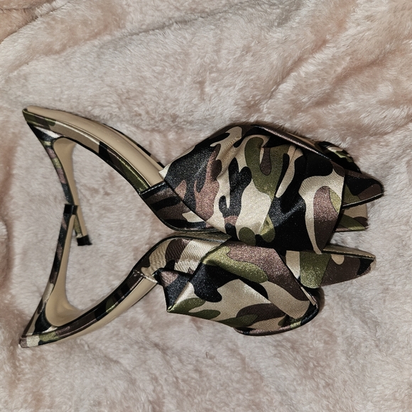 Camo Heels - Picture 2 of 4